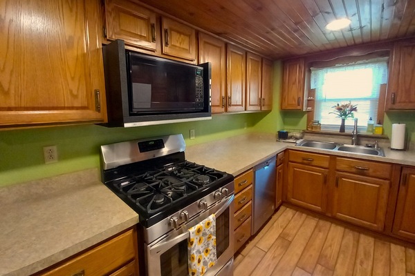 Geladeira, micro-ondas, fogão, cooktop