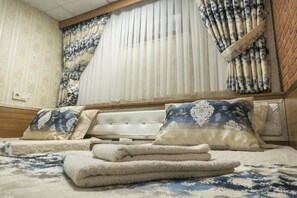 Deluxe Double or Twin Room | Desk, laptop workspace, free WiFi, bed sheets - Koçak Pansiyon (Istanbul)