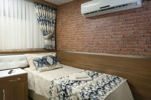 Deluxe Double or Twin Room | Desk, laptop workspace, free WiFi, bed sheets - Koçak Pansiyon (Istanbul)