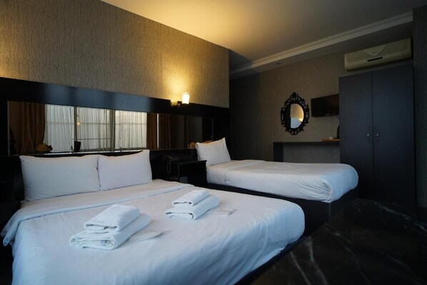 Family Room | 1 bedroom, soundproofing, free WiFi, bed sheets