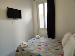 2 bedrooms, desk, iron/ironing board, travel crib