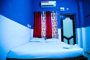 5 bedrooms, WiFi, bed sheets