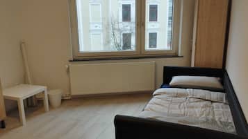 2 bedrooms, desk, bed sheets