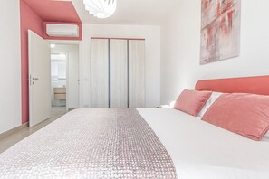 4 bedrooms, iron/ironing board, free WiFi, bed sheets - Skyfive Fire, Ideal for those who love a carefree holiday. Relaxation and amazement (Alghero)