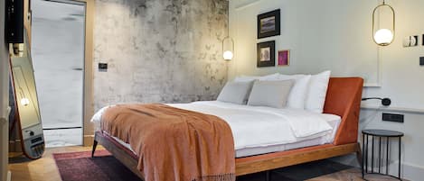 1 bedroom, in-room safe, desk, blackout drapes