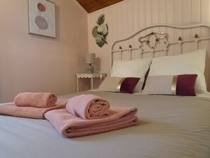1 bedroom, free WiFi, bed sheets