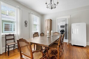 Dining - Urban Chic Living | Resi on Rutledge (Charleston)