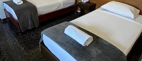 Basic Quadruple Room | Iron/ironing board, free WiFi