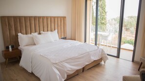 5 bedrooms, WiFi, bed sheets