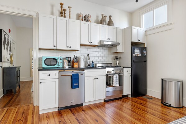 Fridge, microwave, oven, stovetop