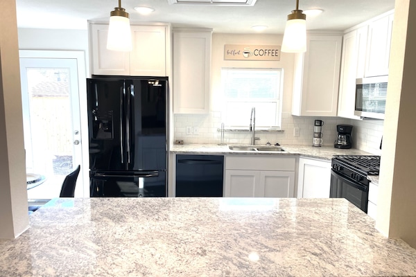 Frigorífic, microones, forn i placa de cuina