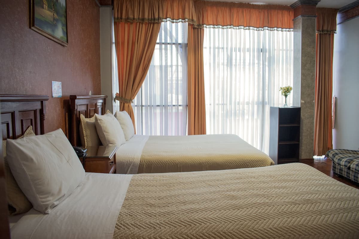 Familienzimmer, 1 Schlafzimmer, Stadtblick | Daunenbettdecken, kostenloses WLAN, Bettwäsche