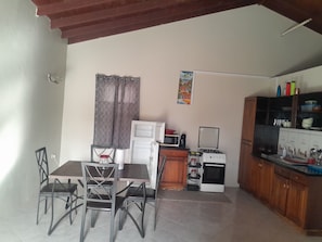 Microwave, stovetop, cookware/dishes/utensils