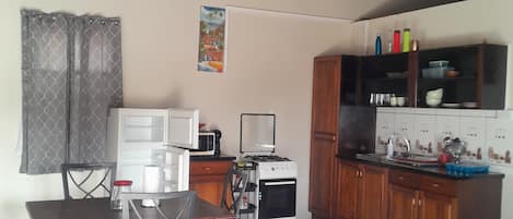 Microwave, stovetop, cookware/dishes/utensils