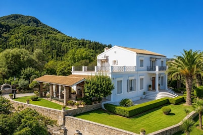 Villa Golden Tiara Large Private Pool, A/C, WiFi