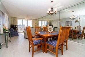 Condo, 2 Bedrooms | Dining