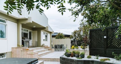 Smart Luxury - Private Gym, Sauna, and Hot Tub - Smart Home