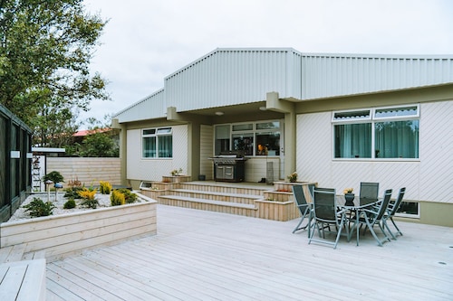 Smart Luxury - Private Gym, Sauna, and Hot Tub - Smart Home