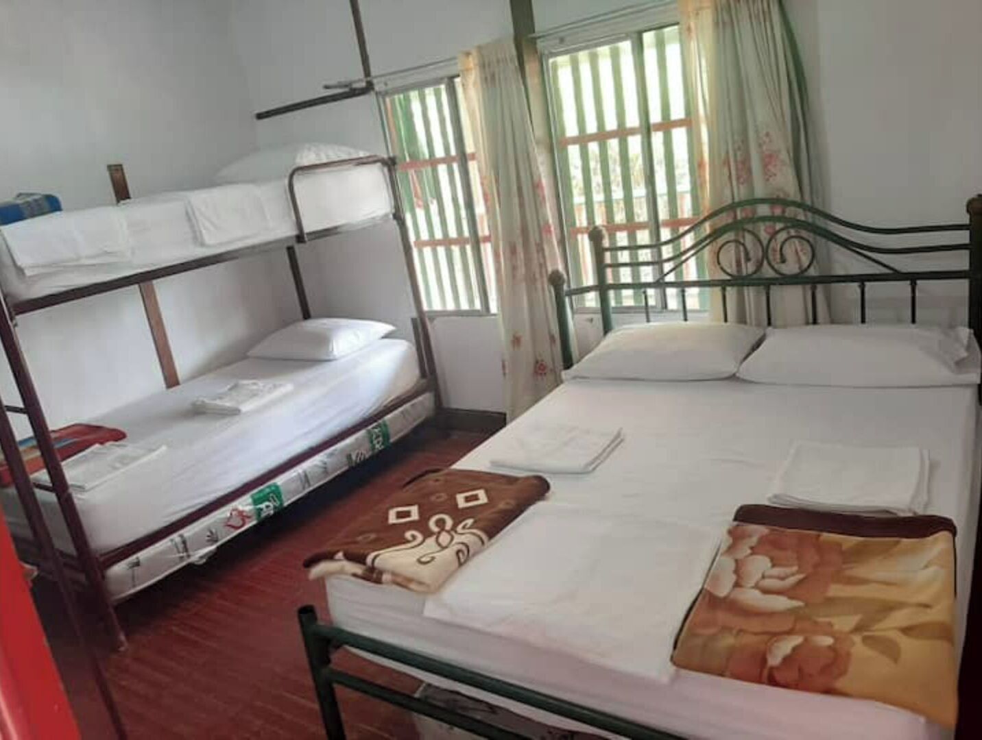 3 slaapkamers, reisbedje, gratis wifi, beddengoed