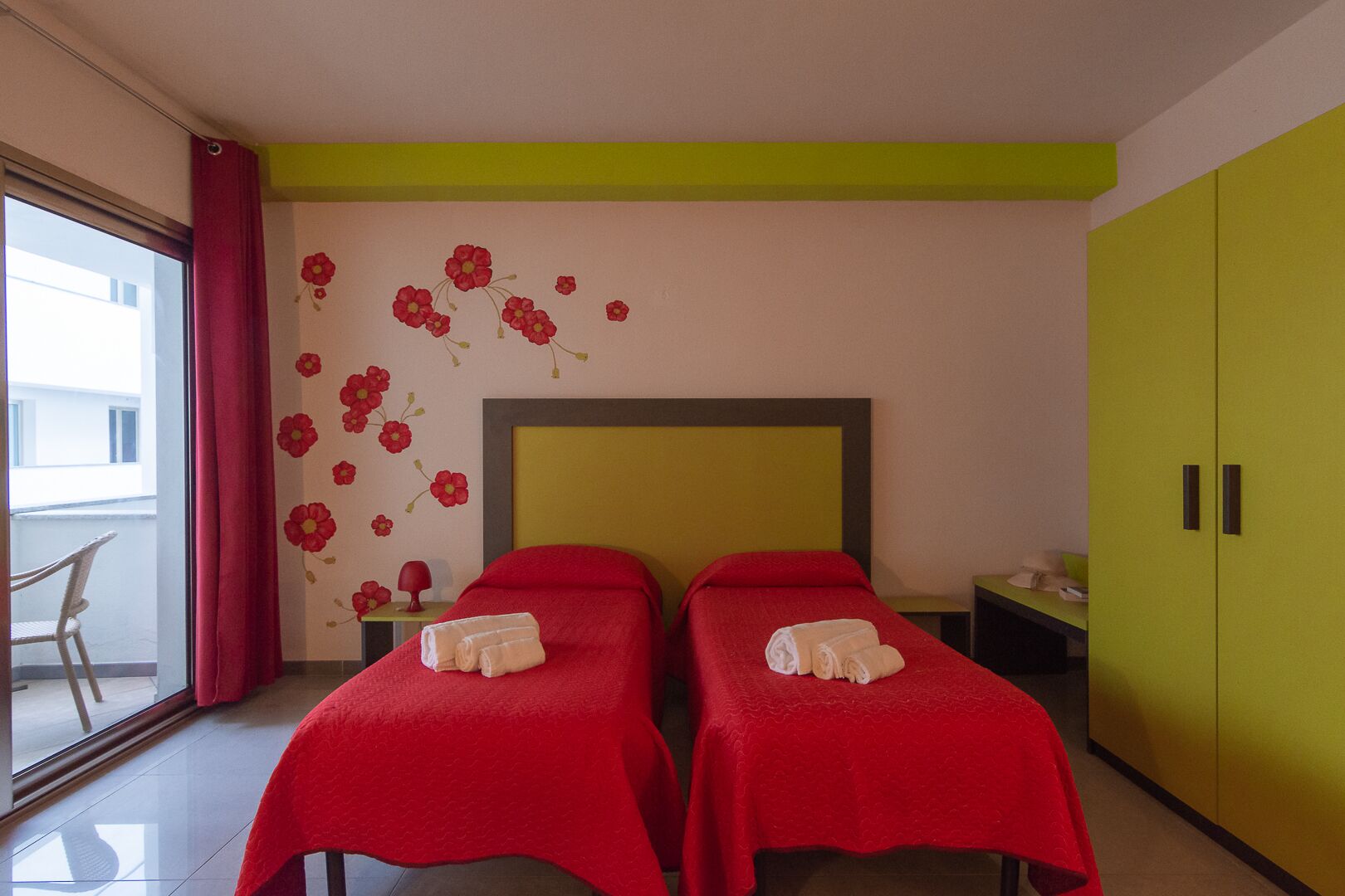 quadruple room | desk, iron/ironing board, free wifi, bed sheets