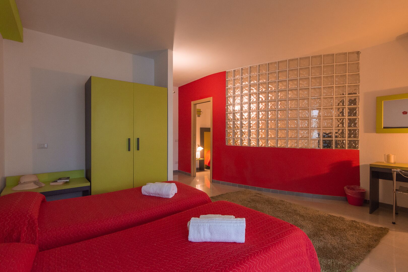 quadruple room | desk, iron/ironing board, free wifi, bed sheets