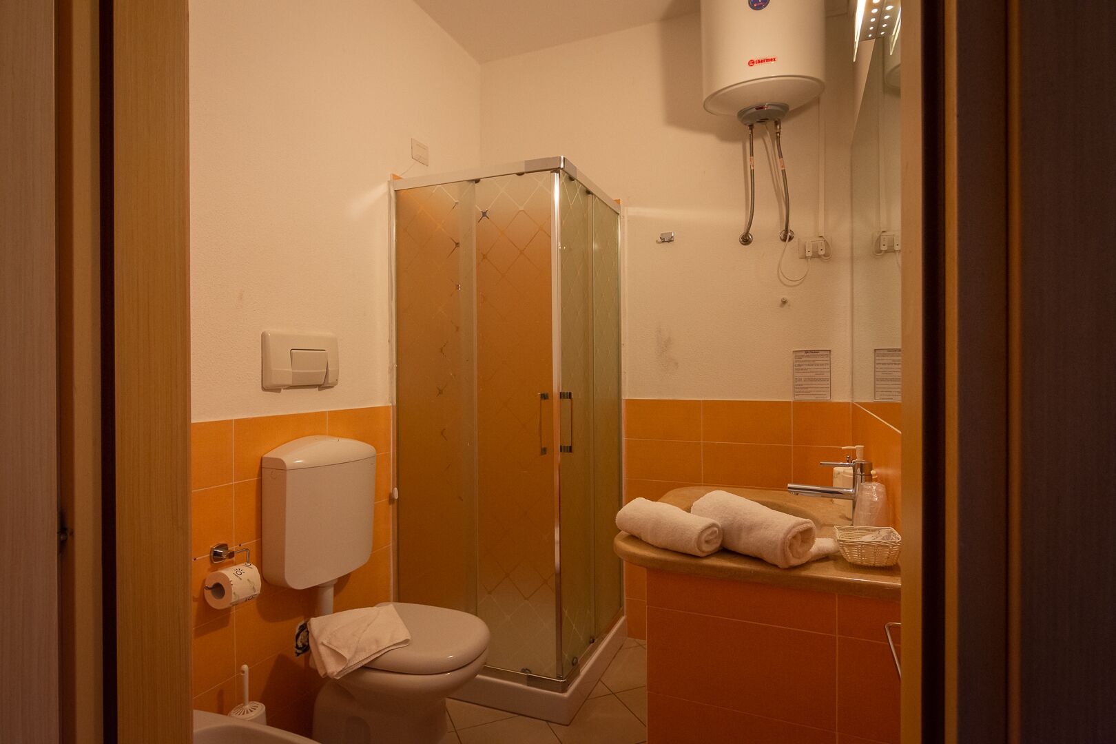 double room | bathroom | towels