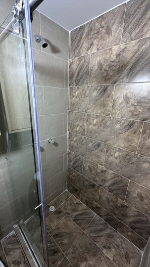 Toallas y papel de baño 