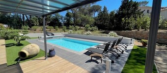 Renovated air-conditioned villa with heated swimming pool