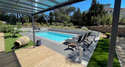 Renovated air-conditioned villa with heated swimming pool