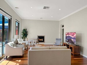 TV, fireplace