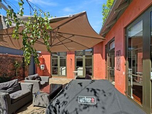 Terrace/patio - Classic Meets Modern in Central Wagga! (Wagga Wagga)