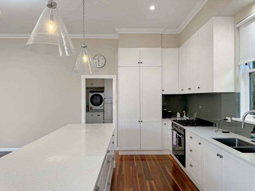 Micro-ondes, plaque de cuisson, cafetière/bouilloire