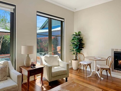 Classic Meets Modern in Central Wagga!