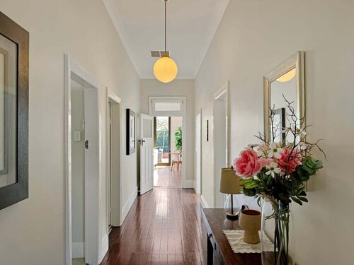 Classic Meets Modern in Central Wagga!