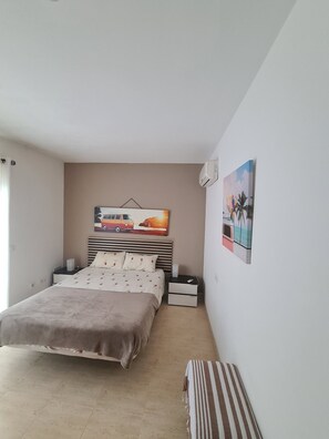 2 bedrooms, iron/ironing board, WiFi, bed sheets - BALEARIC HOUSE BY THE SEA (Can Picafort)