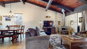 Apartment, 2 Schlafzimmer | Wohnbereich | Smart-TV