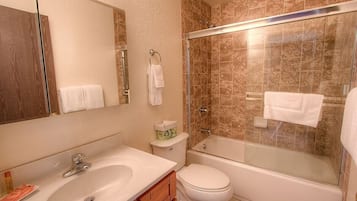 Condo, 4 habitaciones | Baño | Toallas