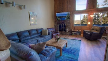 Condo, 4 Bedrooms | Living area