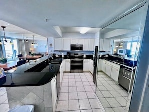Appart'hôtel, 1 chambre | Cuisine privée | Réfrigérateur, four, cafetière/bouilloire, grille-pain