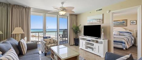 Appartement, 2 slaapkamers | Woonruimte | Smart-tv en streamingdiensten