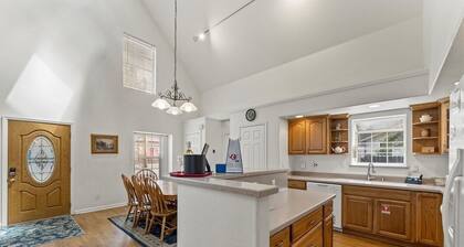 Sierra Mountain Lodge 3 Bedroom Home by RedAwning