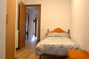 3 bedrooms, iron/ironing board
