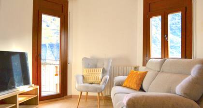 Apartment with views and central in Esterri