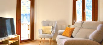 Apartment with views and central in Esterri