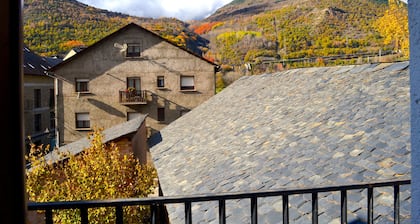 Apartment with views and central in Esterri