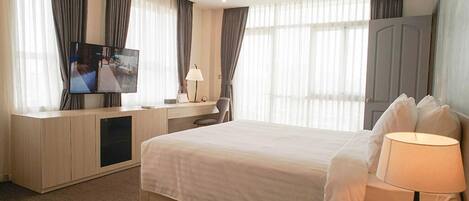 Deluxe Double Room | Iron/ironing board, free WiFi, bed sheets