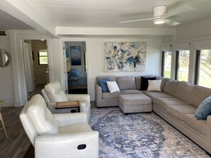 Smart-TV, videospill, DVD-spiller og bordtennis