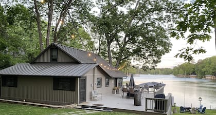 Dog-friendly Jackson Lake front! Large game room, Fire pit, 2 king beds-3 queen