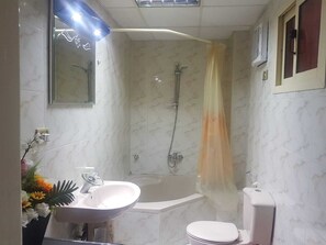 Bidet, serviettes fournies, savon