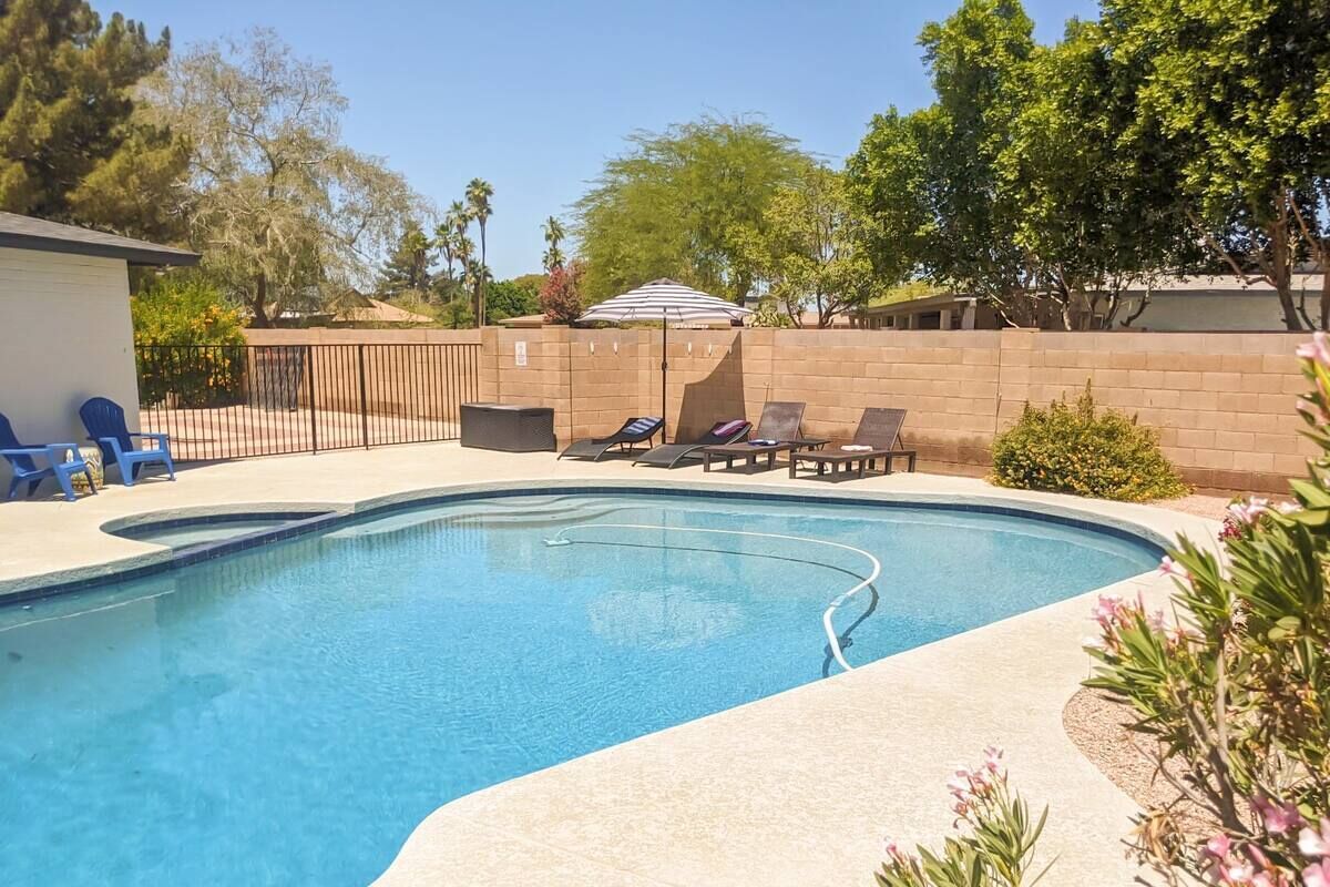 Beautiful Home w/ Pool Mins to ASU Grassy Yard